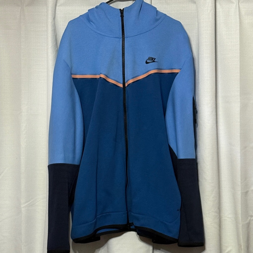 Nike Men’s Blue and Black Jacket